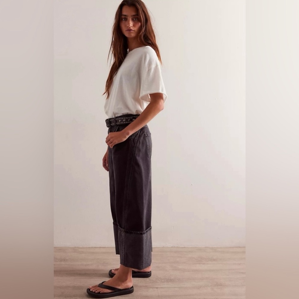 99-We The Free Olsen Cuffed Crop
Barrel Jeans - Picture 5 of 6